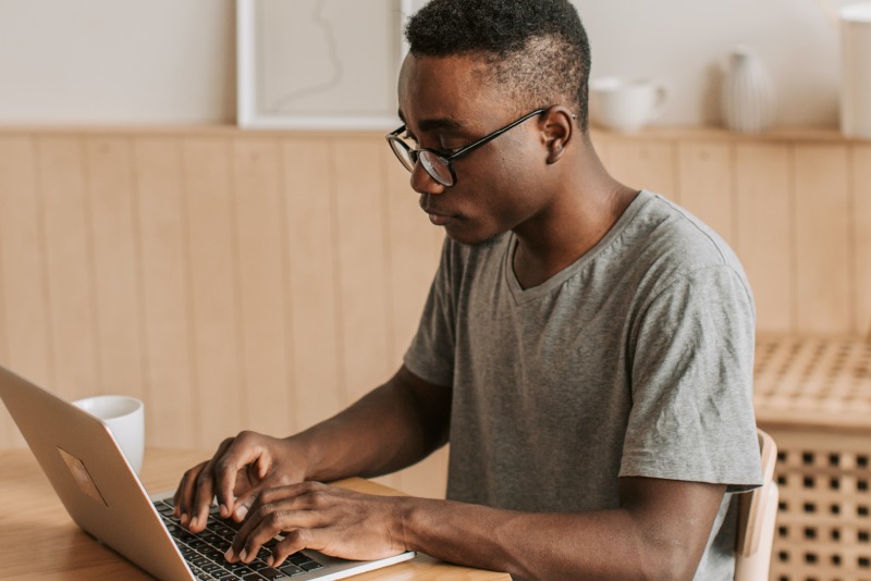 Etudiant campus numérique Management digtal et sport en ligne sur l'Esffad